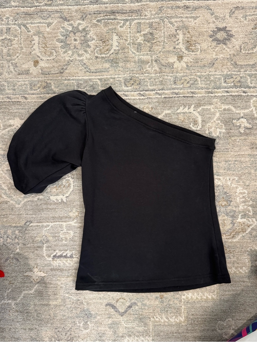 Tart Black One-Shoulder Puff Sleeve Tee